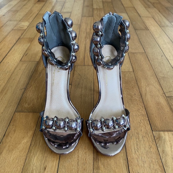 Metallic Silver Bomb Heels💣 - Picture 3 of 8